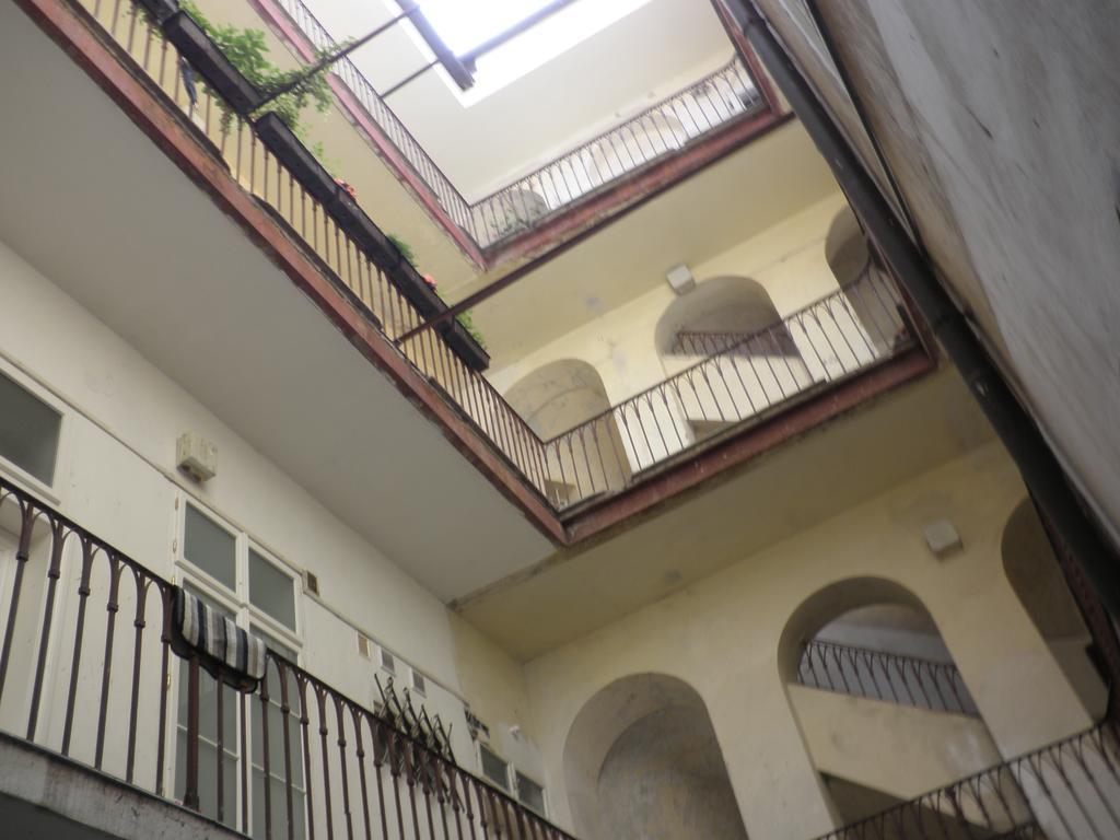 Apartment Paradise Michalska Прага Стая снимка